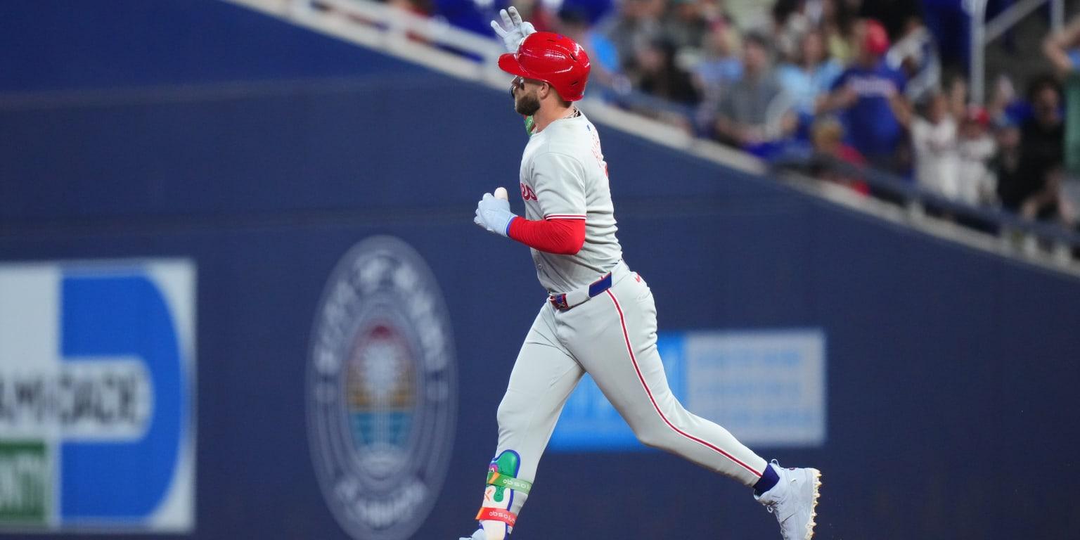Bryce Harper Homers, onore an reta Davey Johnson la