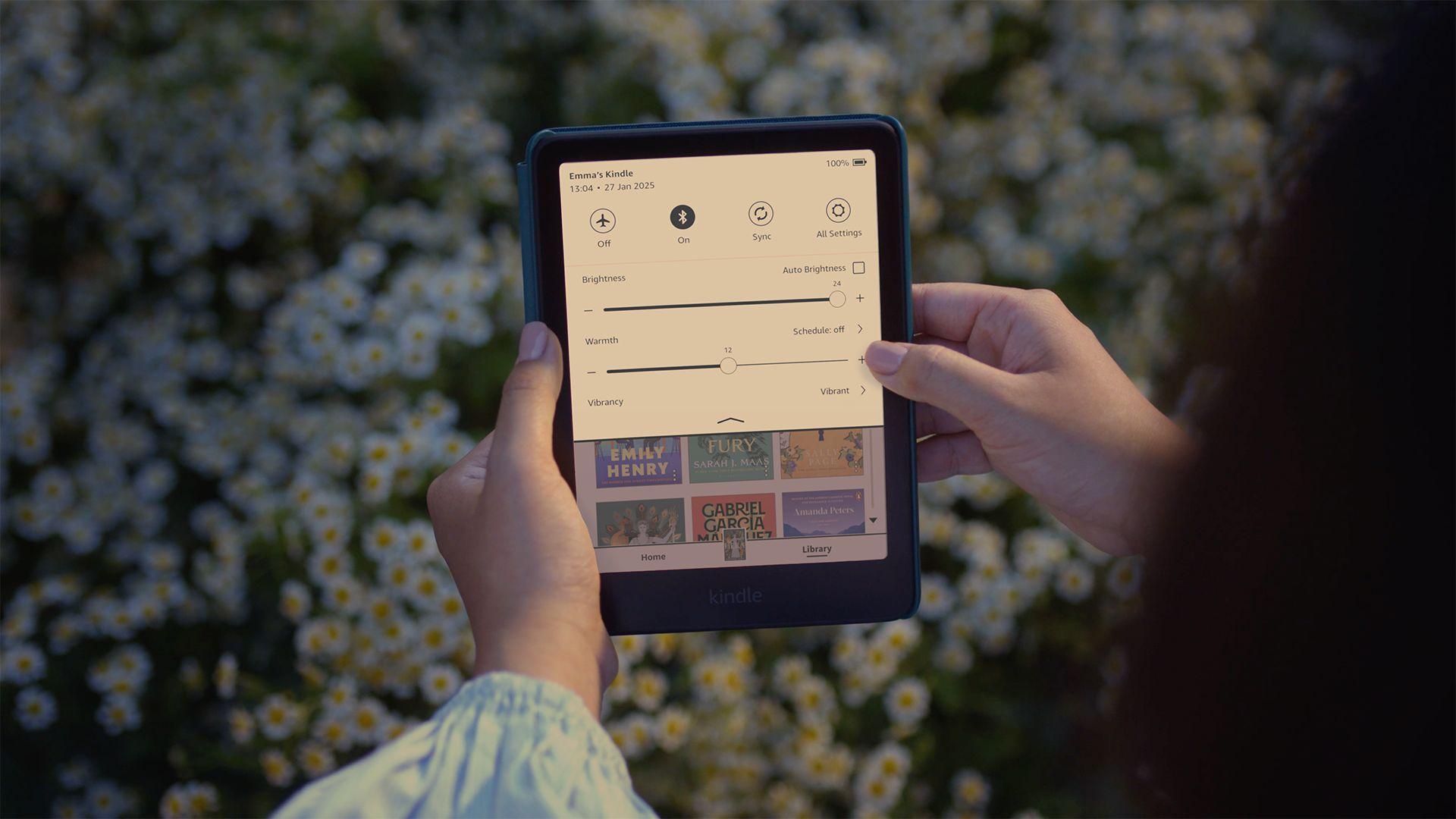 Amazon introduces new playbacks with colorful screens |Woman and house